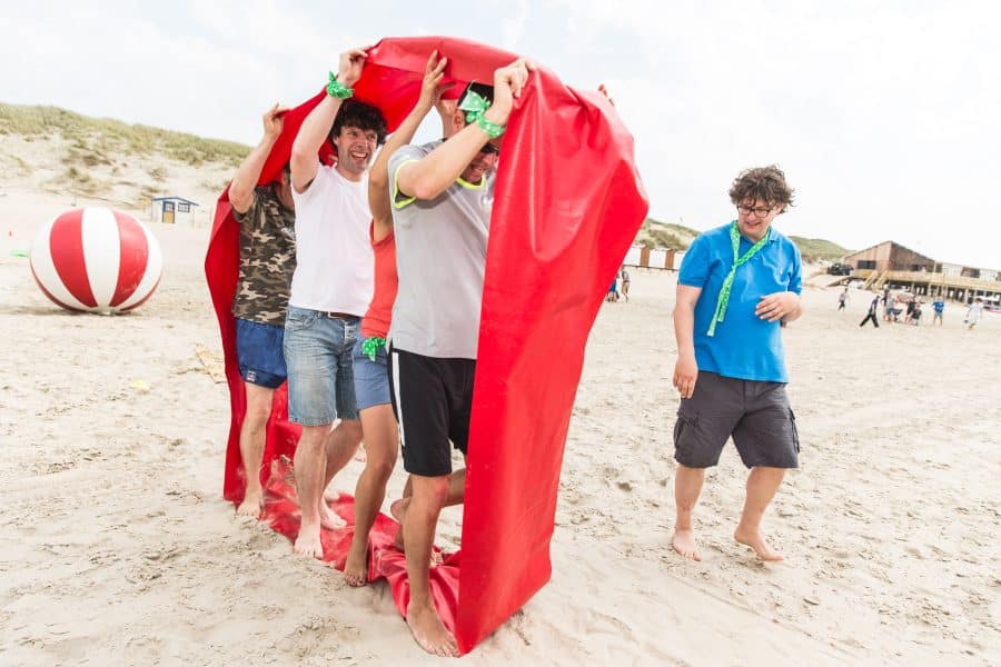 Sfeerimpressie van een onvergetelijke incentive reis naar de kust (Reizen Verdienen Zichzelf Dubbel En Dwars Terug)