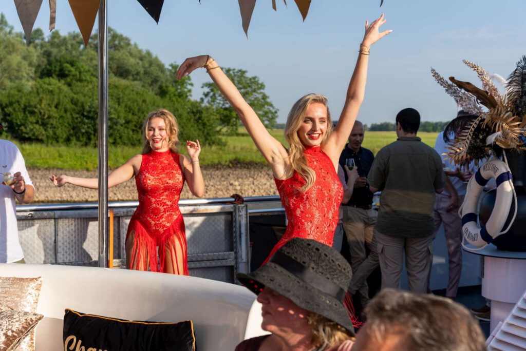 Personeelsfeest op een boot