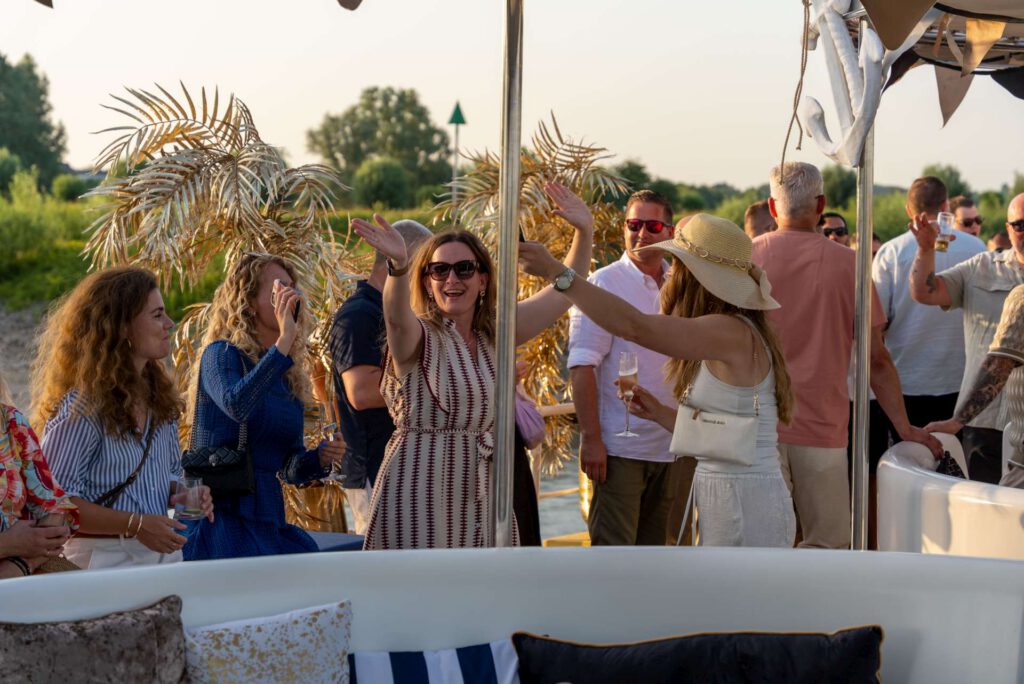 Personeelsfeest op een boot