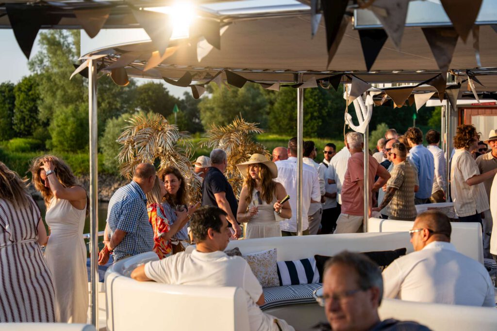 Personeelsfeest op een boot