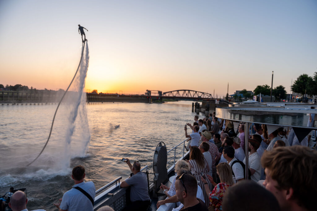 Personeelsfeest op een boot