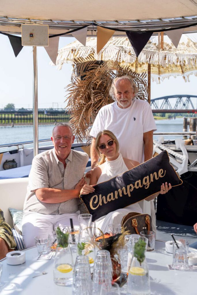 Personeelsfeest op een boot