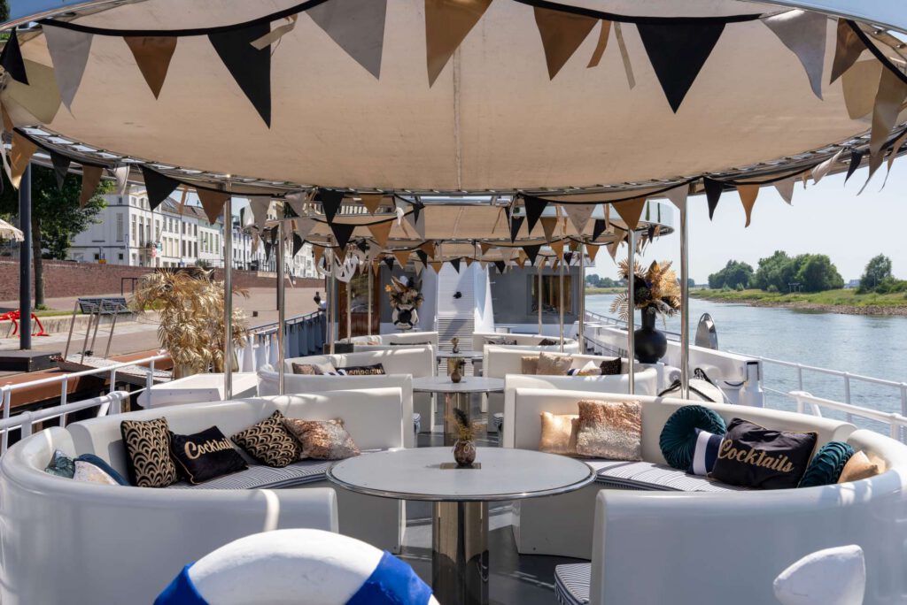 Personeelsfeest op een boot